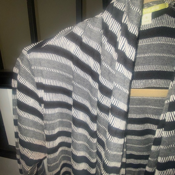 Gianni Bini open lightweight cardigan size small - Picture 15 of 15